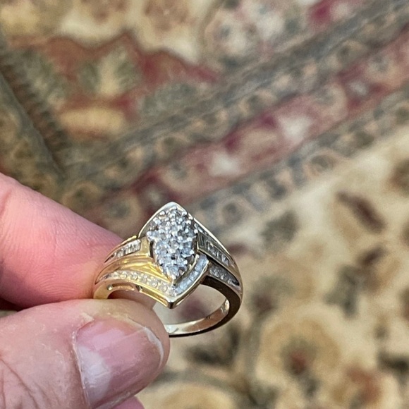 10k Gold .75 ct Diamond Ring. - Picture 6 of 9
